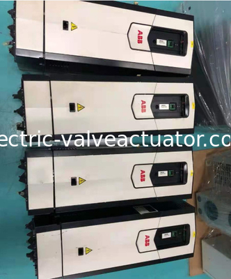 Harga yang bagus Inverter ABB ACS880-01-105A-3 Inverter Frekuensi Tiga Fase untuk Pengendalian Motor 50Hz on line